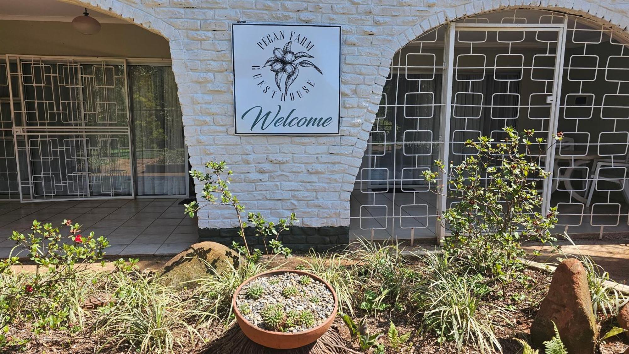 Pecan Farm Guesthouse Луис-Тричард Экстерьер фото